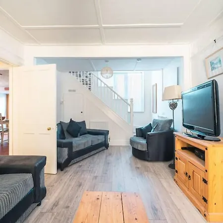 Cosy Welsh Cottage In St Davids Centre With Garden Exterior photo