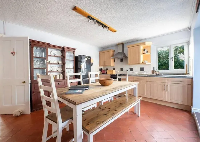 Cosy Welsh Cottage In St Davids Centre With Garden