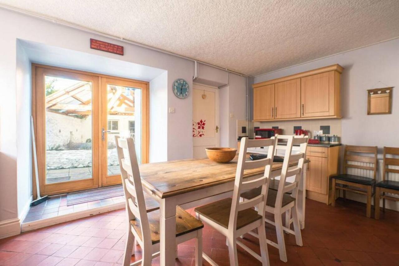 Cosy Welsh In Centre With Garden Ferienhaus