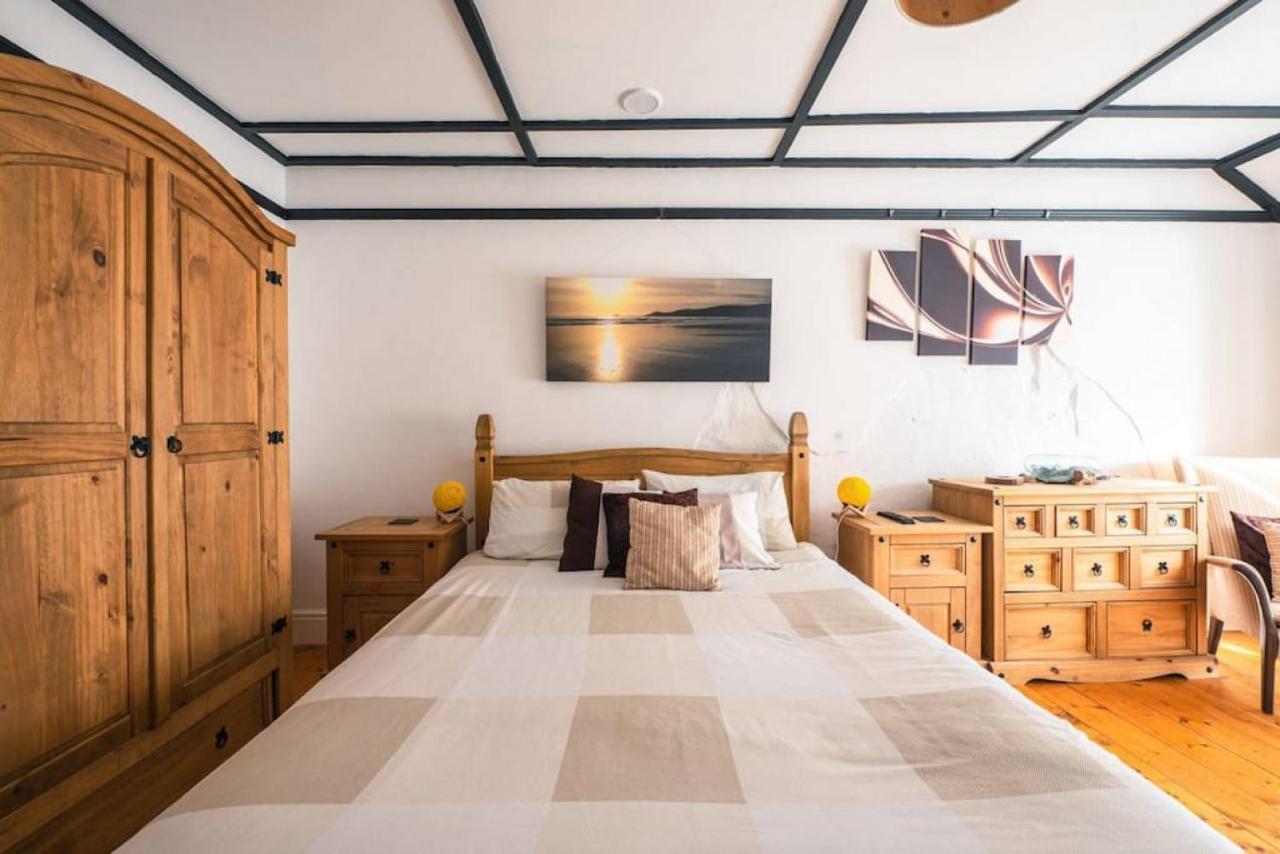 Cosy Welsh In Centre With Garden Ferienhaus *