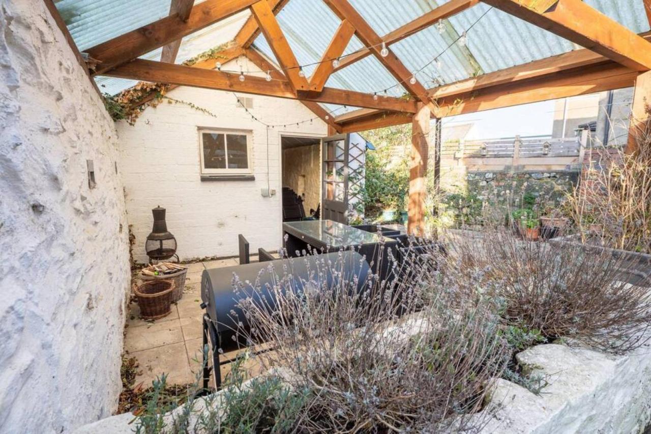 Cosy Welsh In Centre With Garden Ferienhaus St Davids