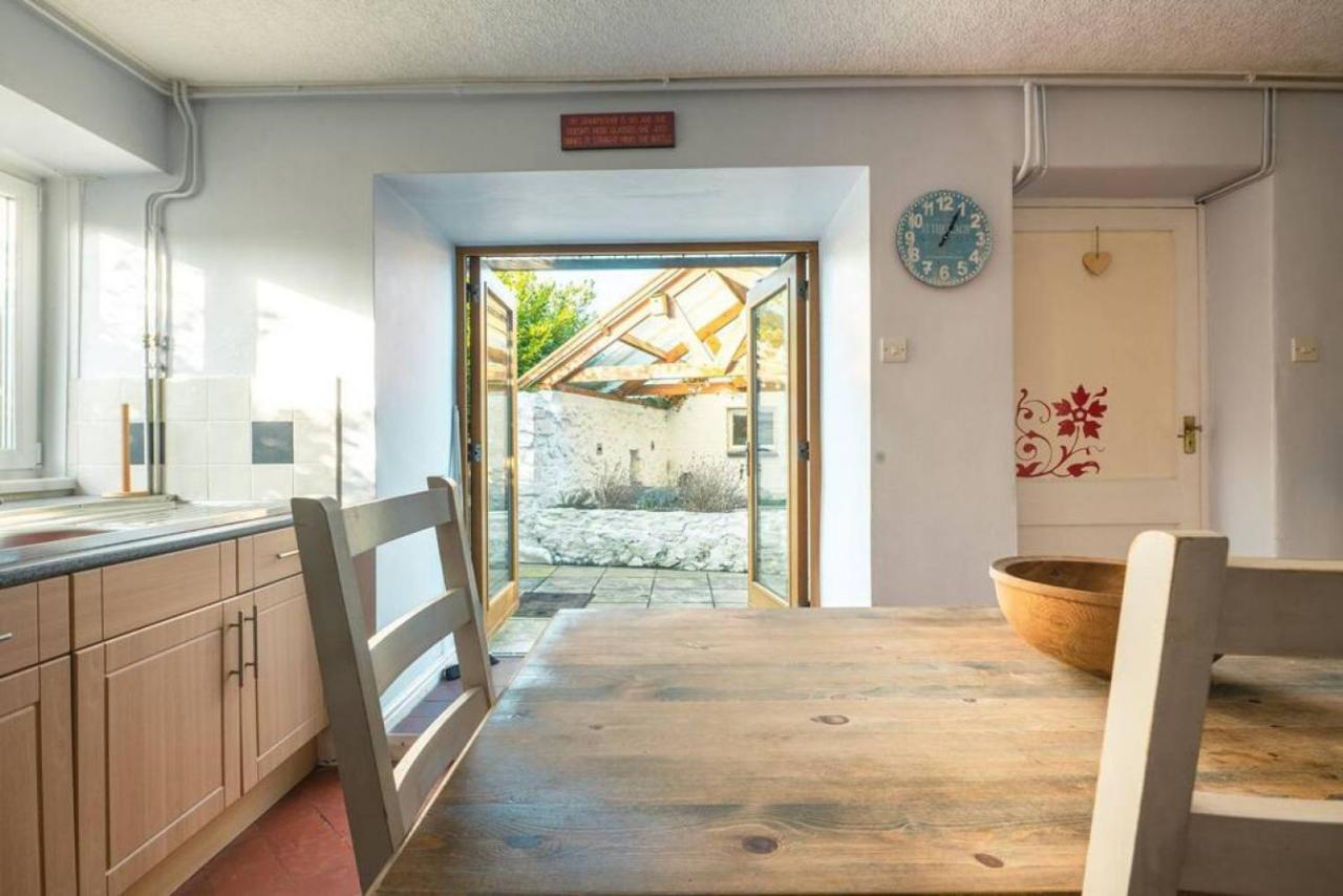 Cosy Welsh In Centre With Garden Ferienhaus *