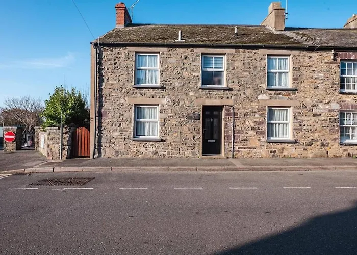 Cosy Welsh Cottage In St Davids Centre With Garden